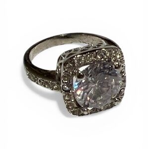 Elegant Silver round Stone Ring costume jewelry cubic zirconia brilliant vintage